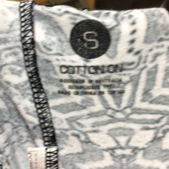 Black and White Patterned Leggings - Picture 7 of 7